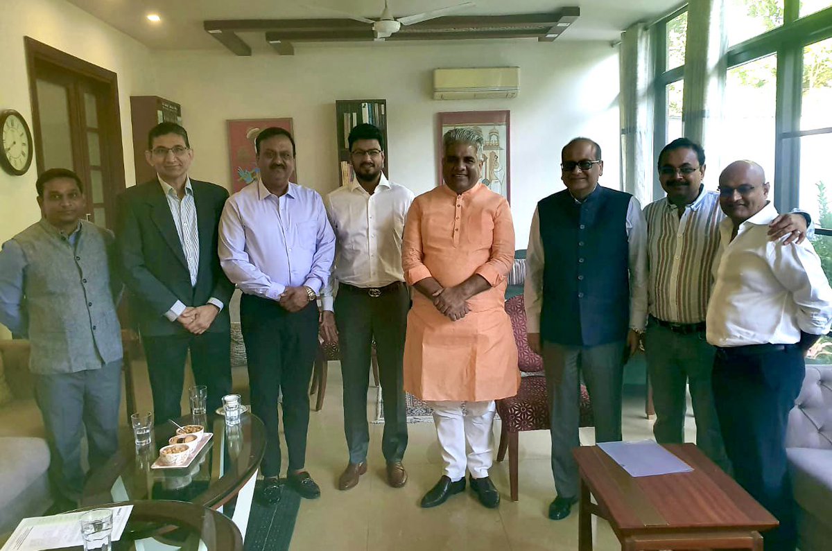 CREDAI Delegation met Shri Bhupendra Yadav, Hon'ble Minister for Environment today morning to discuss key issues. It was a positive meeting and the Minister gave us a patient hearing @CREDAINational @ASSOCHAM4India @SavvyAhmedabad https://t.co/szmBkt2YfD