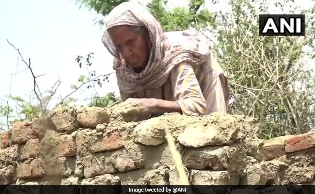 RT @ndtv: 87-year-old woman takes 'swachh' lead, builds toilet with her hands https://t.co/0d2lfGt33n https://t.co/UWUkk1QY1f